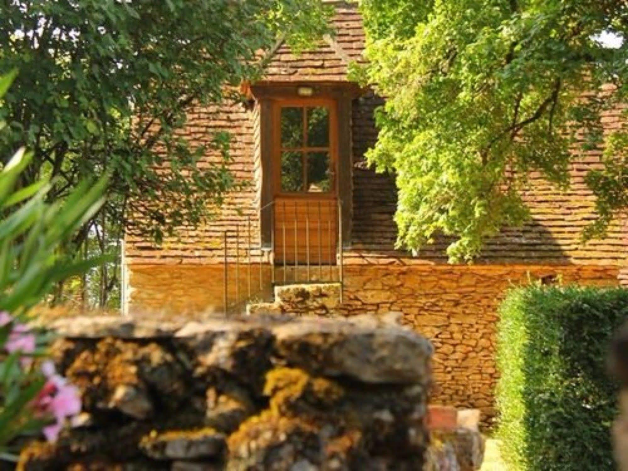 Chambres D'Hotes Avec Piscine La Rossillonie Beynac-et-Cazenac Dış mekan fotoğraf